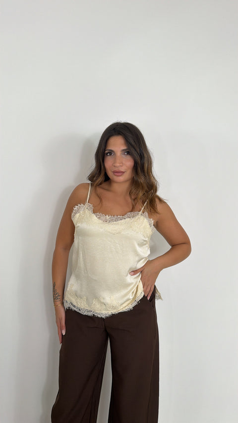 BLUSA UN SATIN CON PIZZO