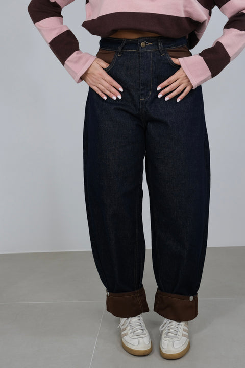 JEANS CON TASCHE E PIEGONE MARRONI