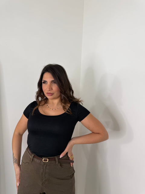 MAGLIA SCOLLO TONDO NERA