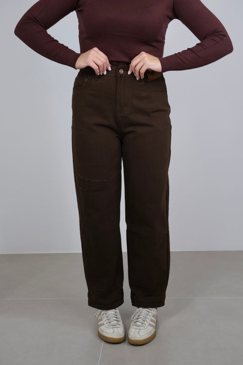 JEANS CON TARGHETTA MARRONE