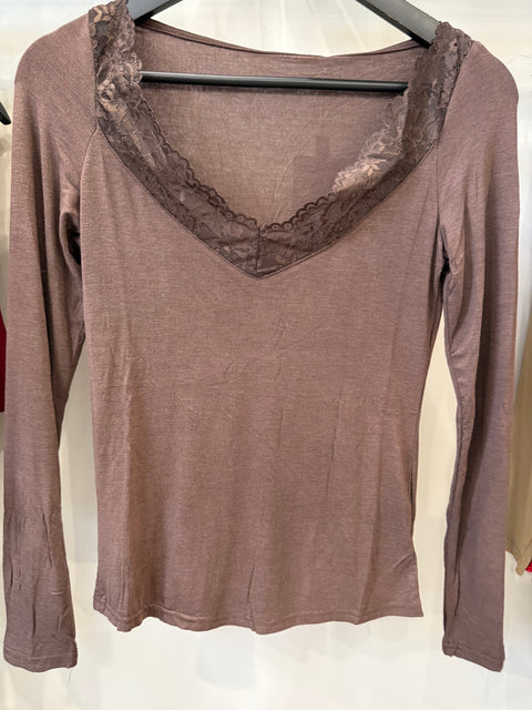 MAGLIA CON PIZZO