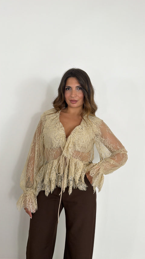 BLUSA IN PIZZO CON LACCI FRONTALI