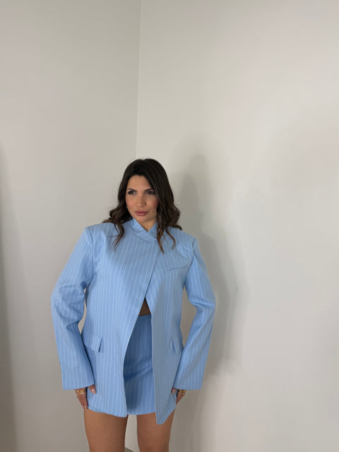 TAILLEUR CON PANTAGONNA CELESTE