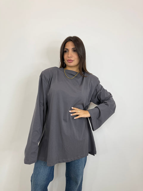 MAGLIA CON SPALLINE E SPACCHETTI GRIGIO SCURO