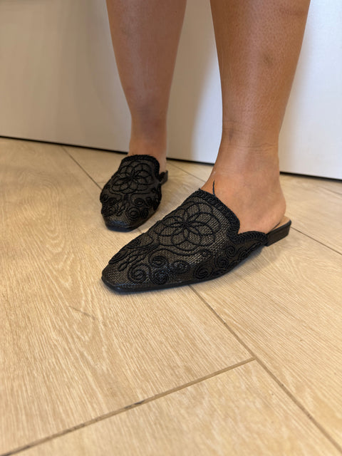 SABOT NERO CON RICAMI