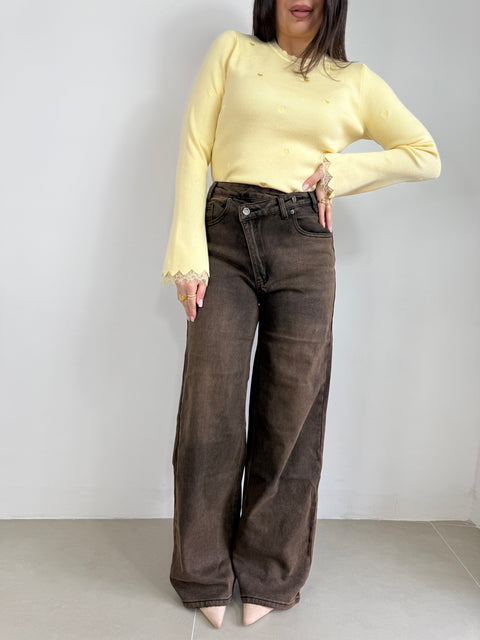 JEANS CON CHIUSURA TRASVERSALE FANGO