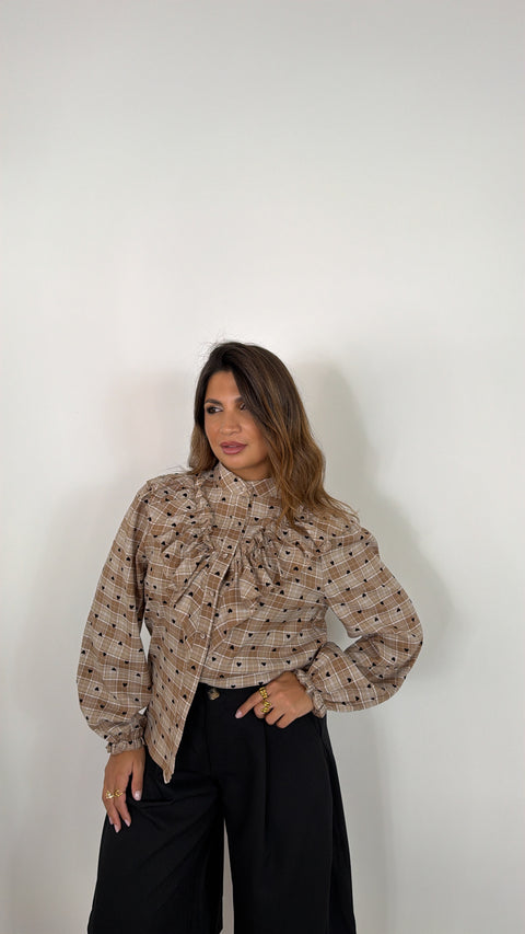 CAMICIA CON ROUCHES E CUORI