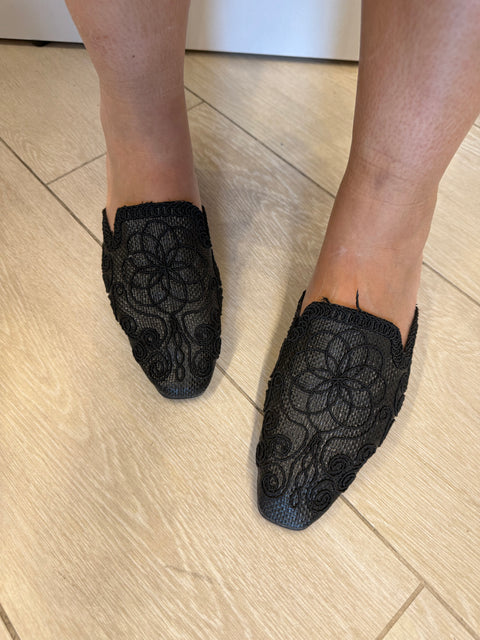 SABOT NERO CON RICAMI