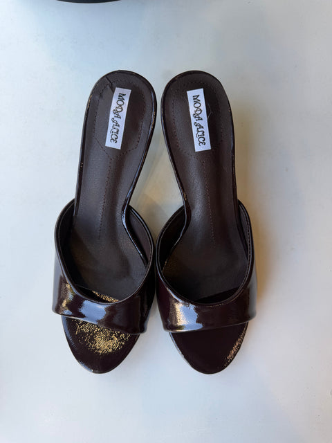 SANDALO IN VERNICE MARRONE