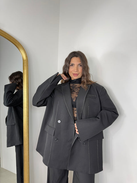 TAILLEUR CON CUCITURE A CONTRASTO