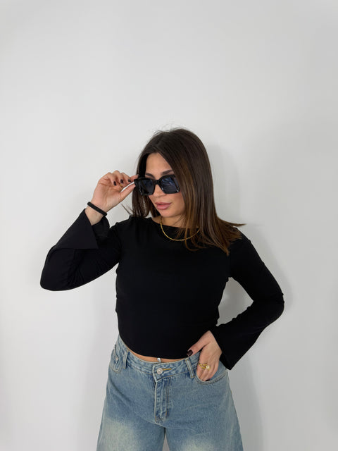 MAGLIA CROP COSTINA CON MANICA AMPIA NERA