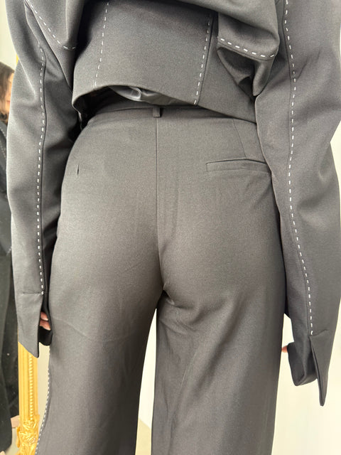 TAILLEUR CON CUCITURE A CONTRASTO