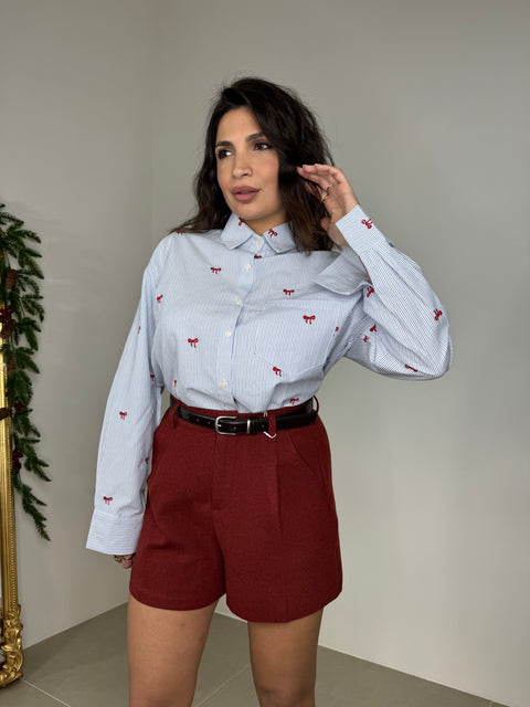 CAMICIA RIGATA CON FIOCCHI RICAMATI