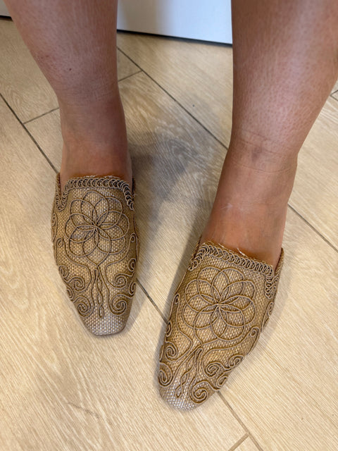 SABOT CON RICAMI CAMEL