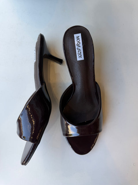 SANDALO IN VERNICE MARRONE
