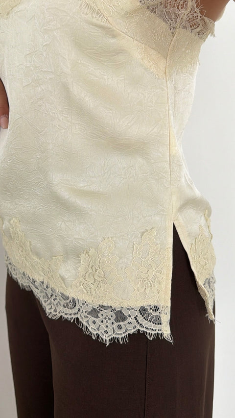 BLUSA UN SATIN CON PIZZO