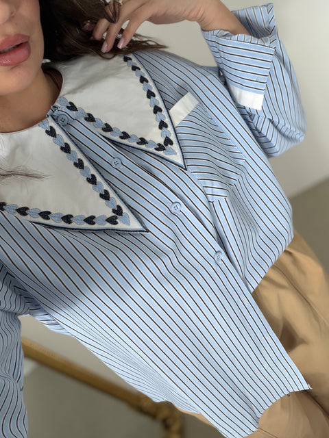 CAMICIA CON COLLO PARTICOLARE