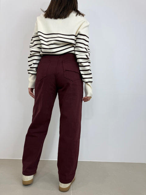 JEANS CON TARGHETTA BORDEAUX