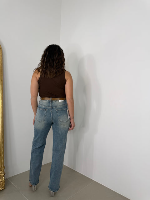 JEANS CON CINTURA DENIM SABBIATO