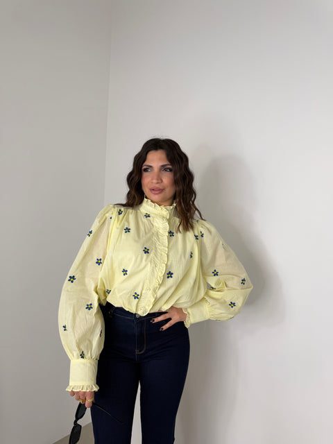 CAMICIA CROP CON FIORI RICAMATI GIALLA