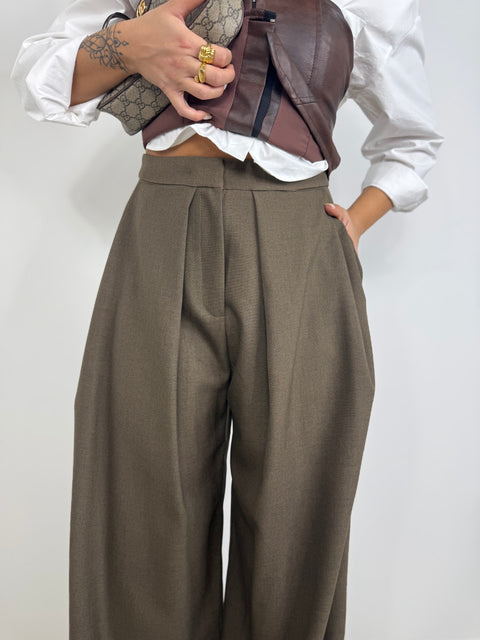 PANTALONE LARGO CON PINCES FANGO