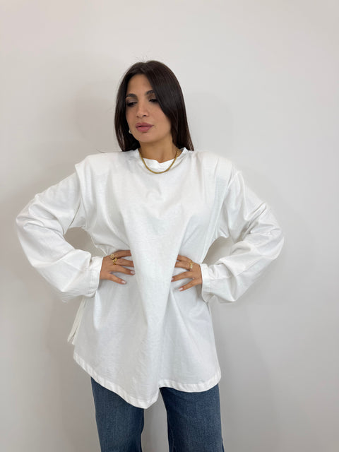 MAGLIA OVER CON SPALLINE E SPACCHETTI BIANCA