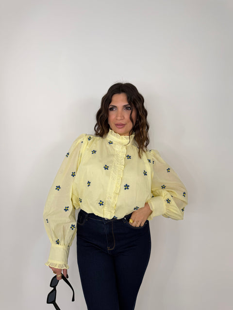 CAMICIA CROP CON FIORI RICAMATI GIALLA