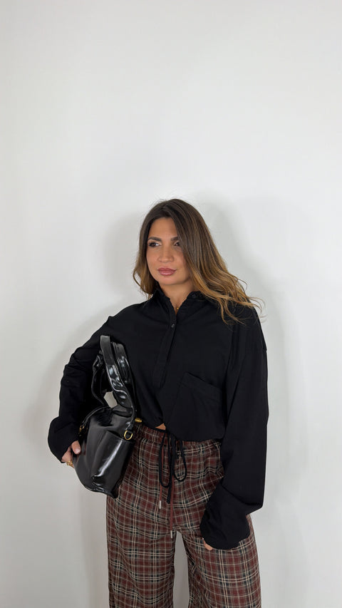 FELPA CROP CON LACCI REGOLABILI NERA