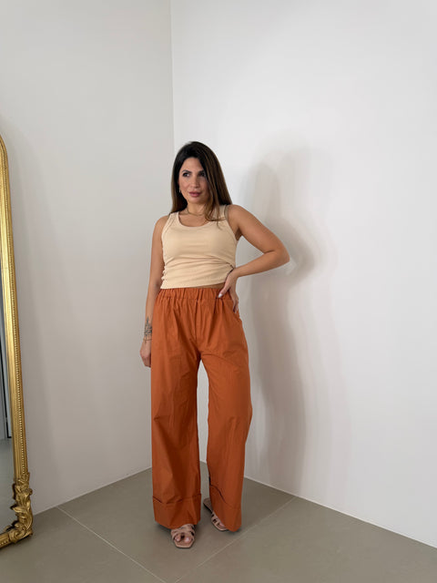 PANTALONE CON PIEGA COCCIO
