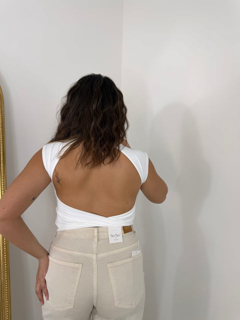 MAGLIA SCOLLO SUL RETRO BIANCA