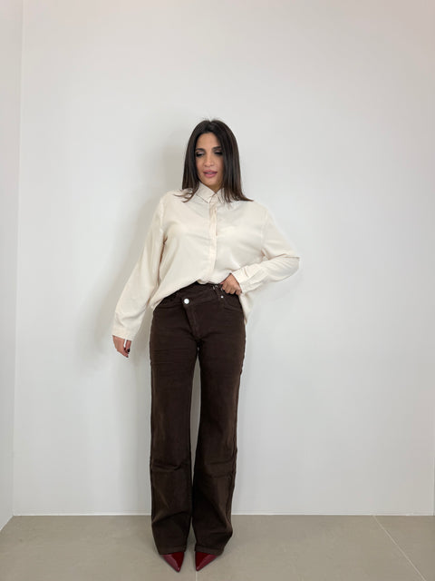 JEANS CON ABBOTTONATURA TRASVERSALE MARRONE