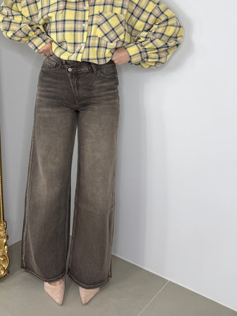 JEANS CON CHIUSURA TRASVERSALE 5533