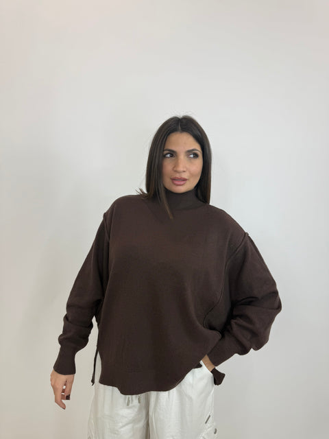 PULLOVER OVER CON SPACCHETTI MARRONE