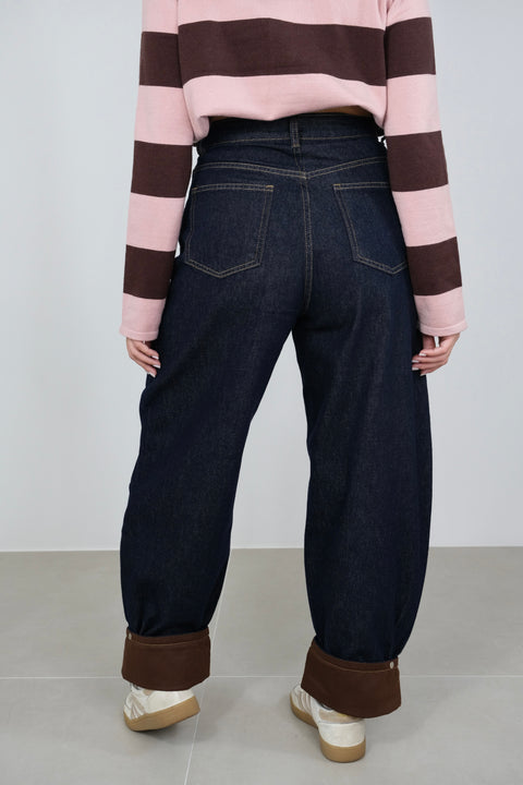 JEANS CON TASCHE E PIEGONE MARRONI